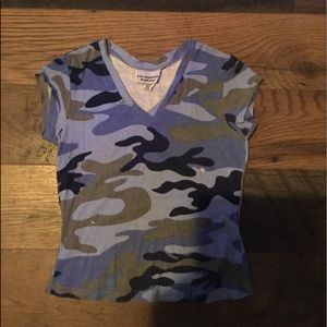 Cropped Distressed blue camo tee